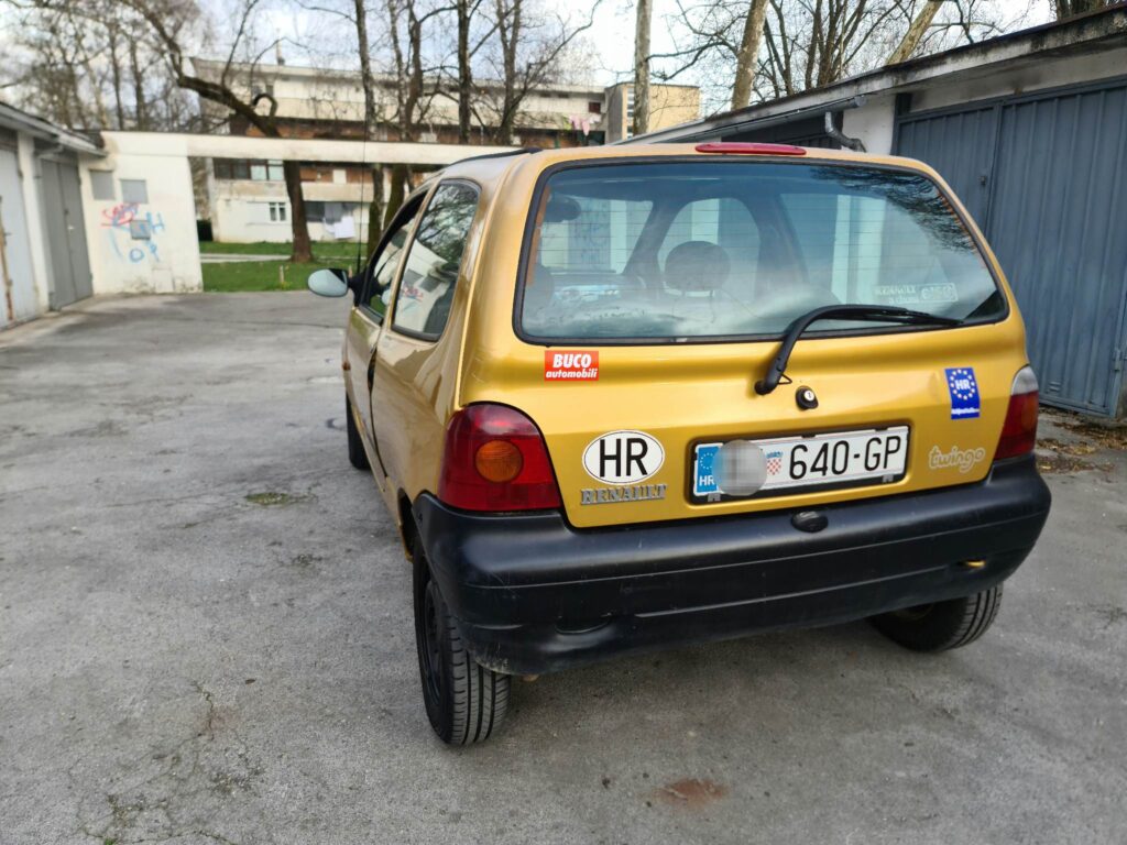 599€ - Renault Twingo 1.2i - reg 6/2023 - jako dobro stanje 53 Renault Twingo 1.2
