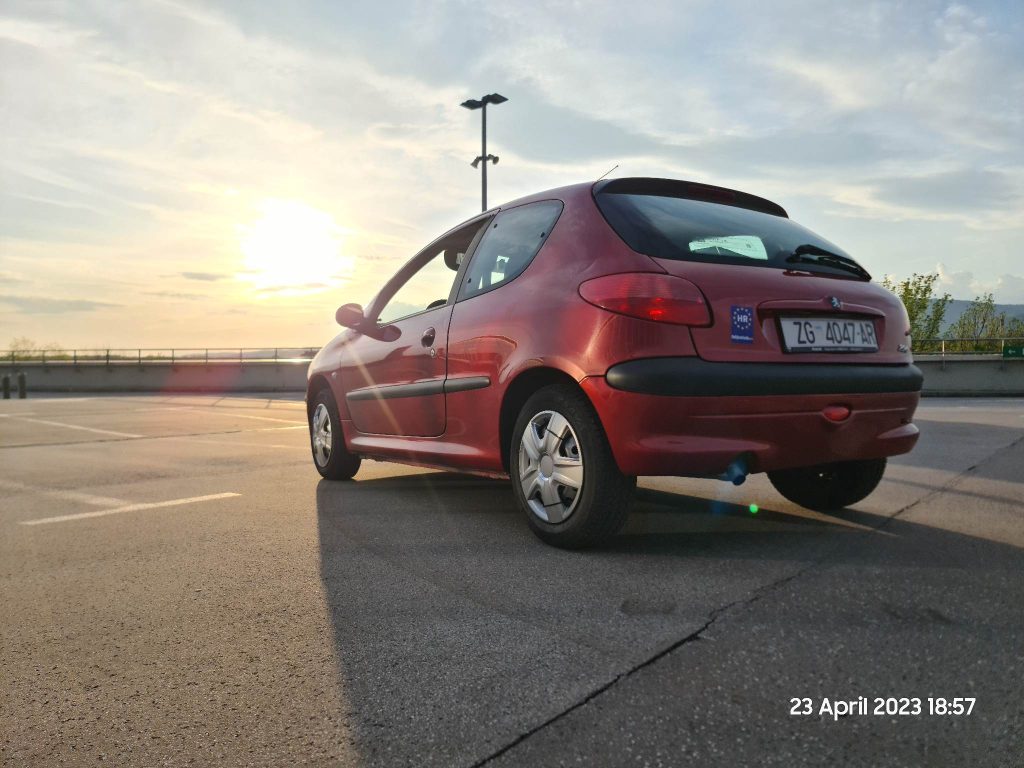 900€ - Peugeot 206 (2003.) 1.4i - reg 1/2024 - SUPER STANJE 39 received 232450646129224