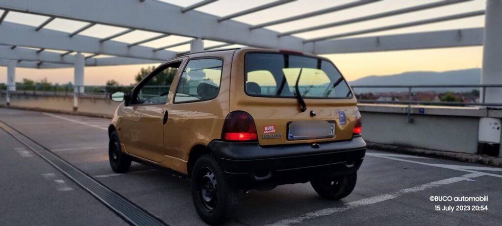 699€ - Renault Twingo 1.2i (1999.) - reg 3/2024 - jako dobro stanje 23 Renault Twingo 1.2i 1999. - BUCO automobili