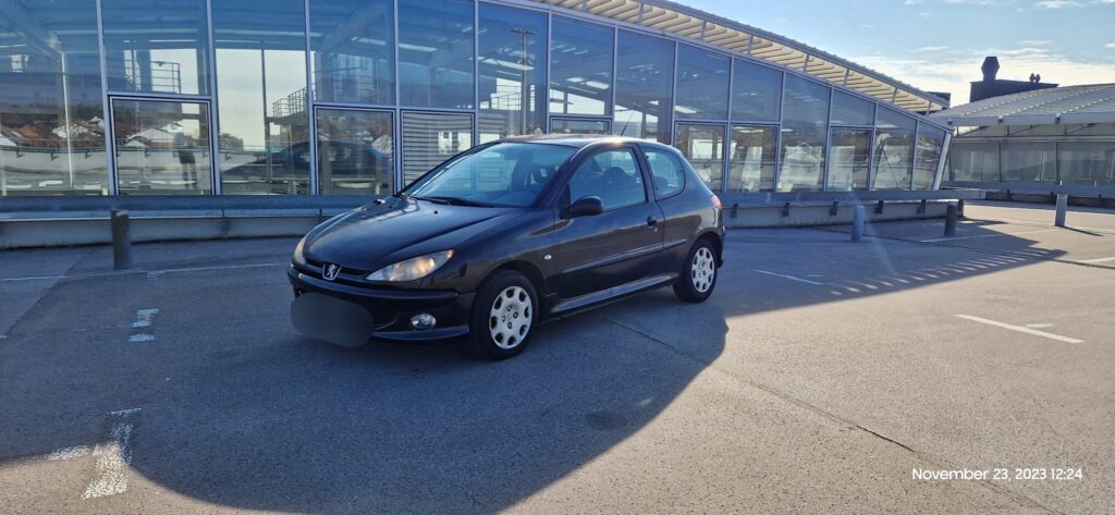 999€ - Peugeot 206 1.4 HDi (2006.) - reg 2/2024 - jako dobro stanje - 220.000km - NIJE uvoz 39 Peugeot 206 1.4 HDI dizel (2006.g)