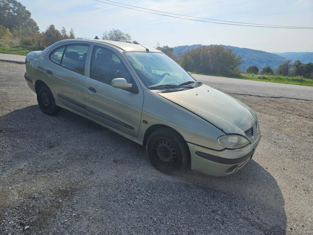 599€ - Renault Megane 1.4i (2000.) - reg 5/2024 - dobro stanje 26 IMG 20231103 WA0020