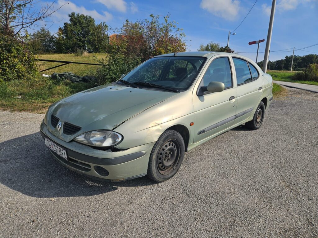 599€ - Renault Megane 1.4i (2000.) - reg 5/2024 - dobro stanje 25 IMG 20231103 WA0023