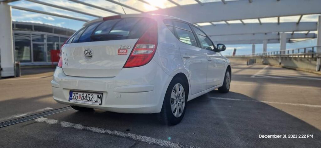 2600€ - Hyundai i30 1.4 + LPG - tvornički plin- (2009.g.) - reg 11/2024 - odlično stanje 26 FB IMG 1704033742444