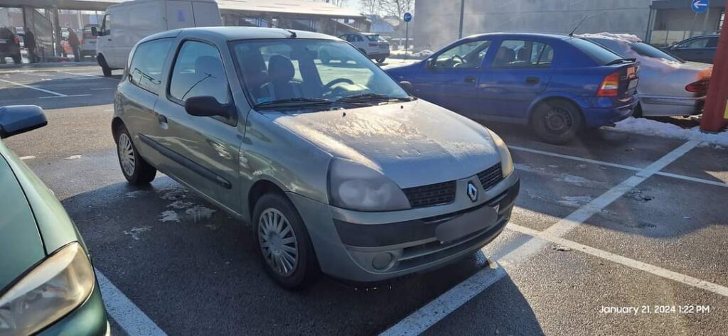 699€ - Renault Clio 1.2i (2003.) - reg 8/2024 - dobro stanje 24 FB IMG 1705936199941