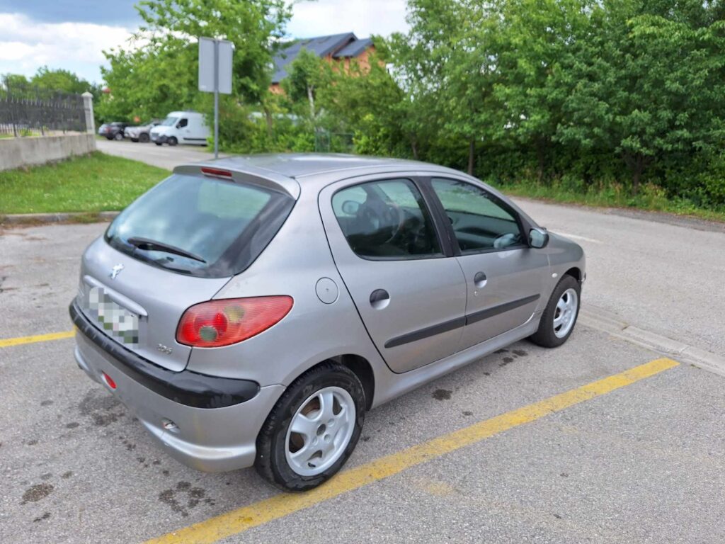 899 € - Peugeot 206 1.1i (2003.god) - registriran do 9/2024 - jako dobro stanje 45 443835804 775221501461300 4913990327338672467 n