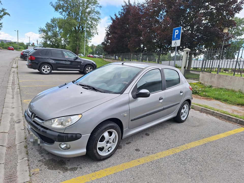 899 € - Peugeot 206 1.1i (2003.god) - registriran do 9/2024 - jako dobro stanje 40 445751832 775220811461369 327091525538376464 n