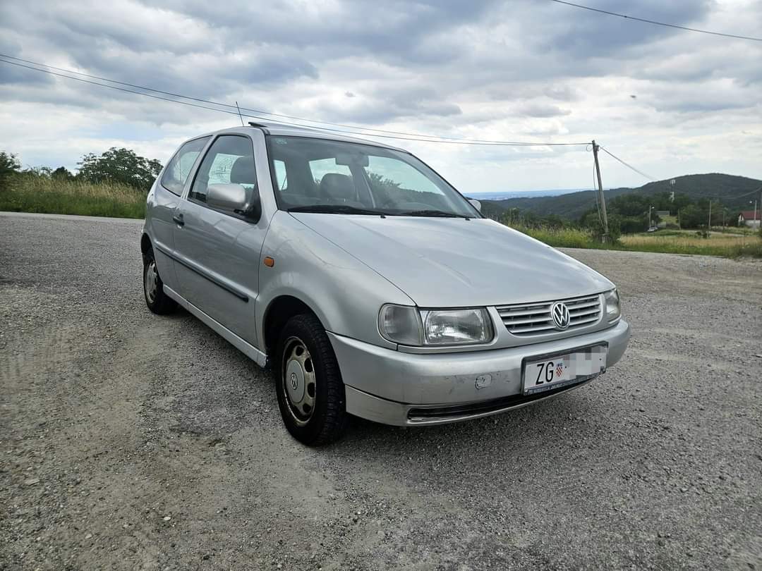 599 € - Volkswagen Polo 1.4i sa šiberom - reg 11/2024 - jako dobro stanje 30 FB IMG 1718943889559